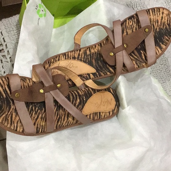 Naya new in  box leather comfort slides.  Coffee bean. Size 8.5. - Picture 6 of 8